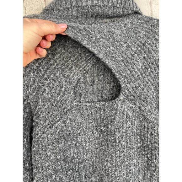 1. State Gray Cable Knit Turtleneck Sweater Long Sleeves Keyhole Back Size S - Picture 4 of 11